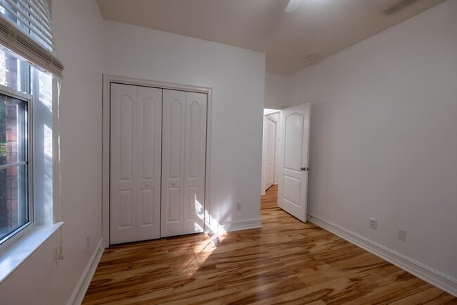 Building Photo - 3510 Gardenview Way