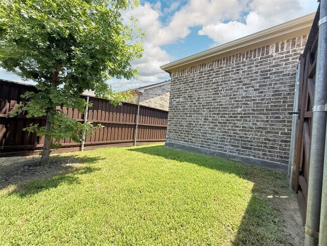 Building Photo - 2064 Barx Dr