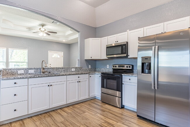 Building Photo - 479 Corliss