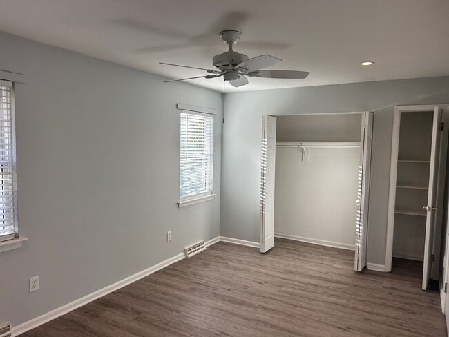 Building Photo - 2 bed 2 bath Townhouse in Woodmill