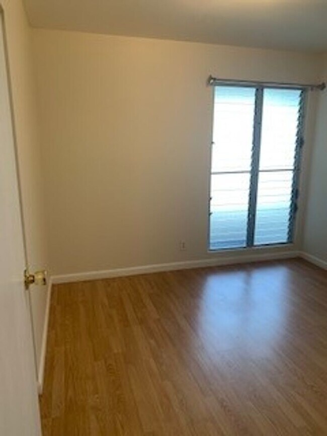 Building Photo - Desirable Koko Head Terrace Home - Availab...