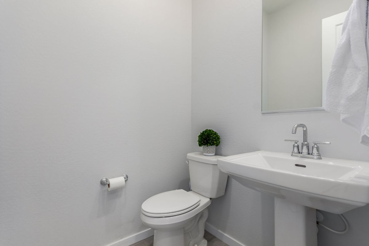 Building Photo - 1914 N 140th Ave