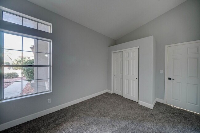 Building Photo - 8940 E Palm Ridge Dr