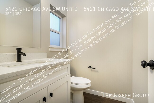 Building Photo - 5421 Chicago Ave SW