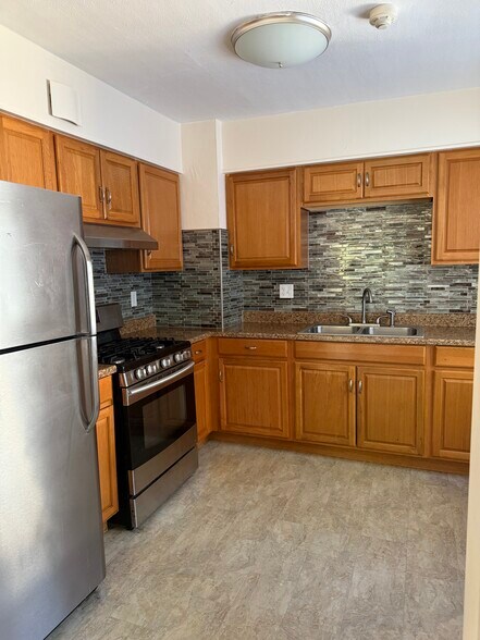 Kitchen - 225 Wilmore Pl