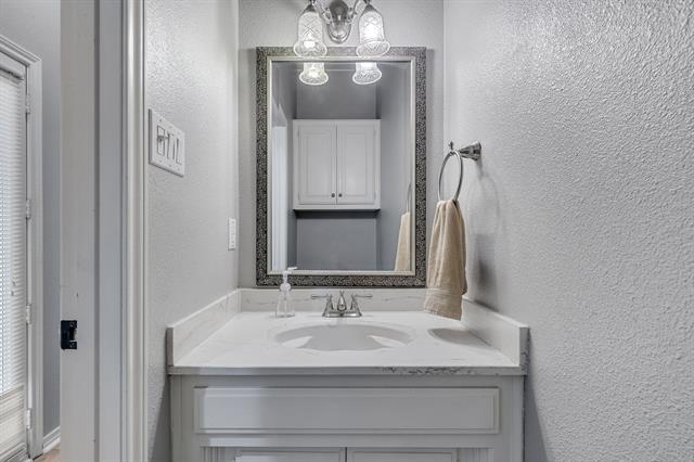 Building Photo - 14773 Bedivere Ct
