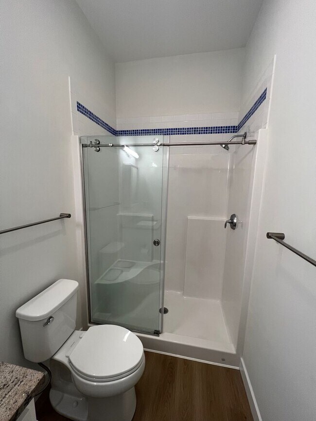 Building Photo - Beautiful 2 bedroom/2 bathroom Apartment Unit