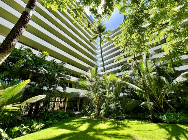 Building Photo - 425 Ena Rd