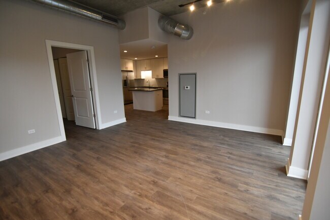 Building Photo - 3833 N Broadway