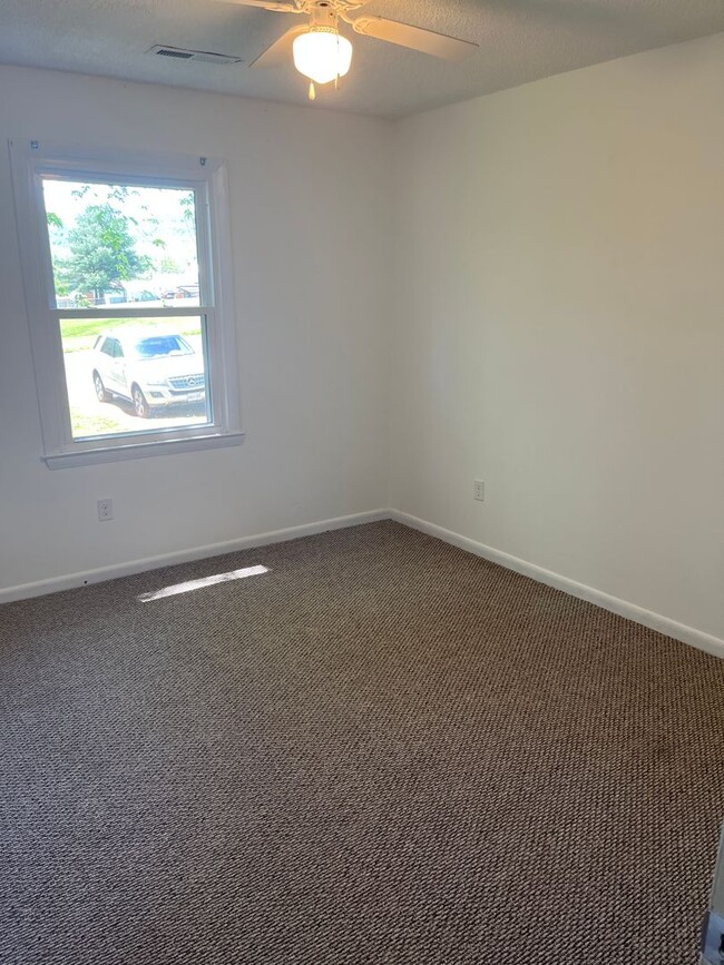 Building Photo - 2 BR 1 BA House in Buchanan VA