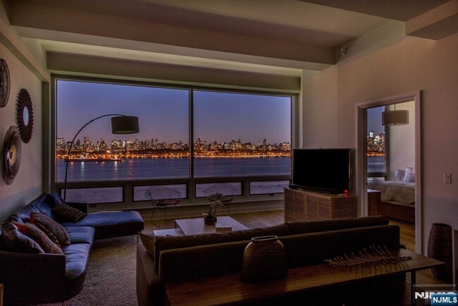 Building Photo - 9 Somerset Ln