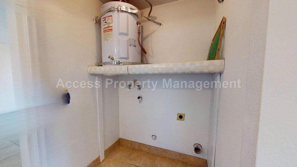 Building Photo - 3002 Lake Park Ct