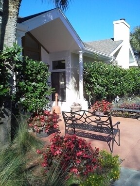 Building Photo - 3525 Sable Palm Ln