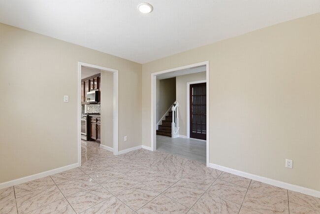 Building Photo - 8515 Leafdale Dr