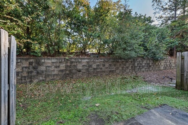 Building Photo - 2054 Reserve Ln