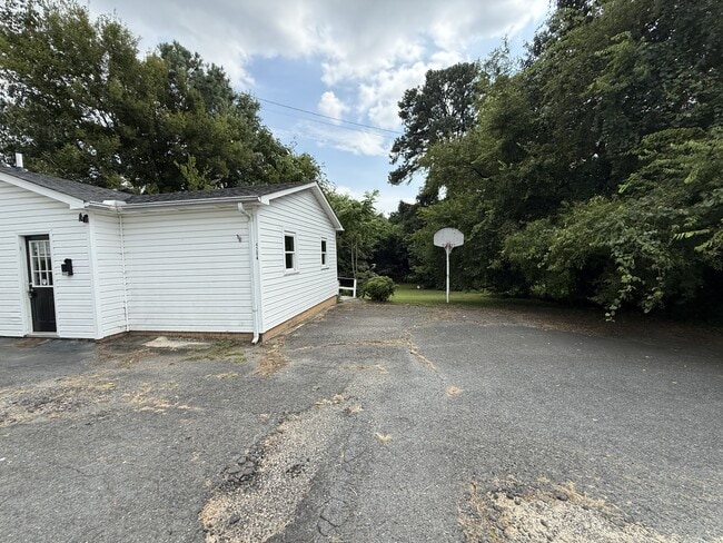 Building Photo - 420 Jackson Park Rd
