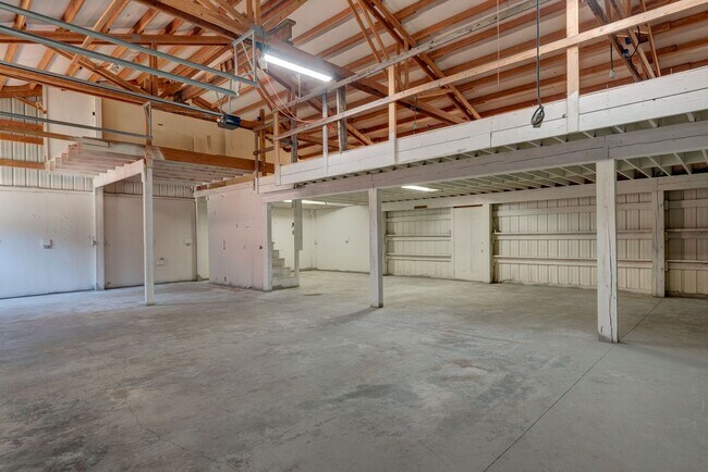 Building Photo - 811 Patmore Rd