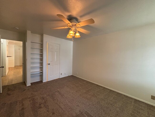 Building Photo - DARLING TOWNHOME FOR RENT!