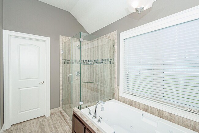 Building Photo - 6401 Cobble Creek Dr