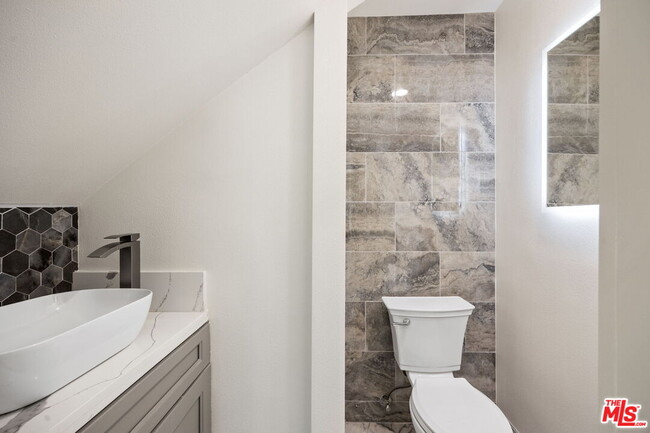 Building Photo - 1342 Mohawk St