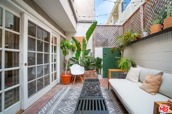 Building Photo - 8130 Redlands St