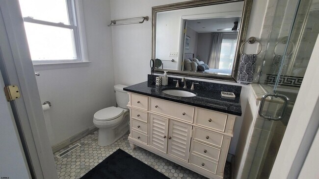 Building Photo - 5206 Ocean Dr S