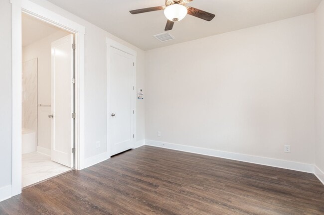 Building Photo - Beautiful 3BR 2.5BA Townhome w/ Full Appliance Kitchen • Garage Parking • Ultra-Modern