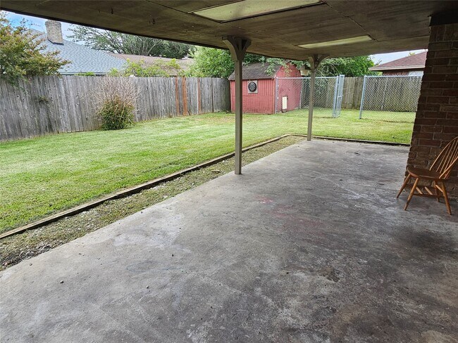 Building Photo - 2701 Henderson Ln