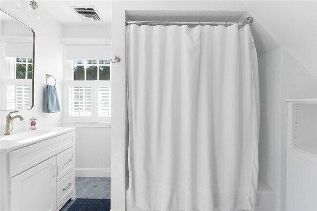 Building Photo - 73 Merton Rd