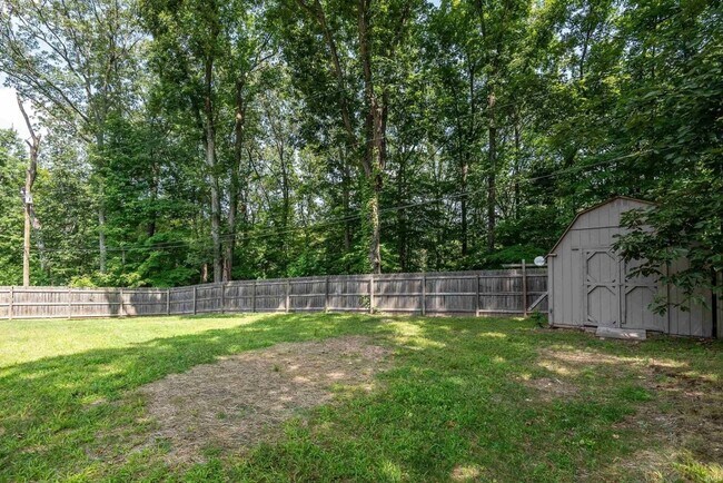 Building Photo - 4809 E Ridgewood Dr
