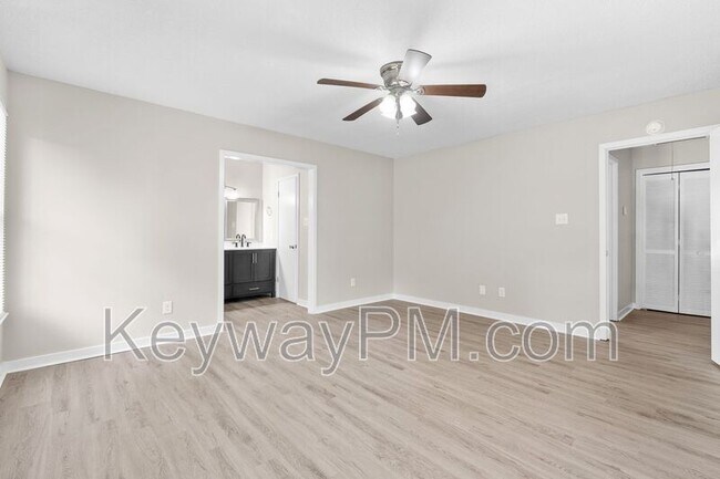 Building Photo - 107 Robinwood Dr