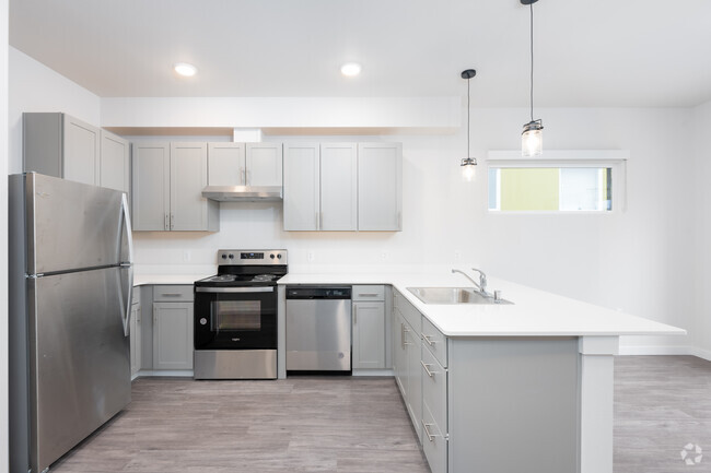 3BD, 3.5BA - 1,325-1,347SF (End Unit) - Westman Mills Townhome & Apartments