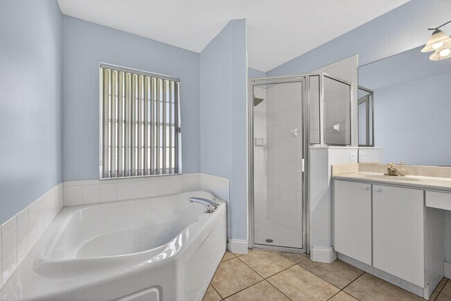 Building Photo - 11646 63rd Ln N