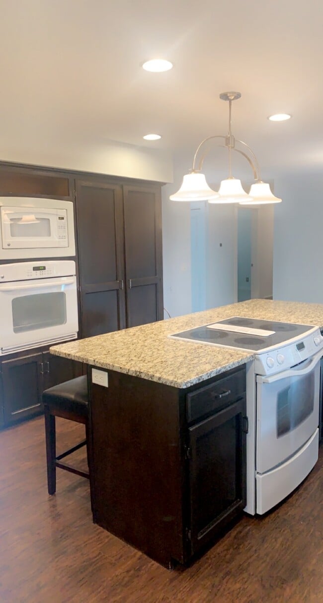 Building Photo - 8071 Emery Rd