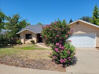 Building Photo - 3 Bedroom House Near Schools and Hiking