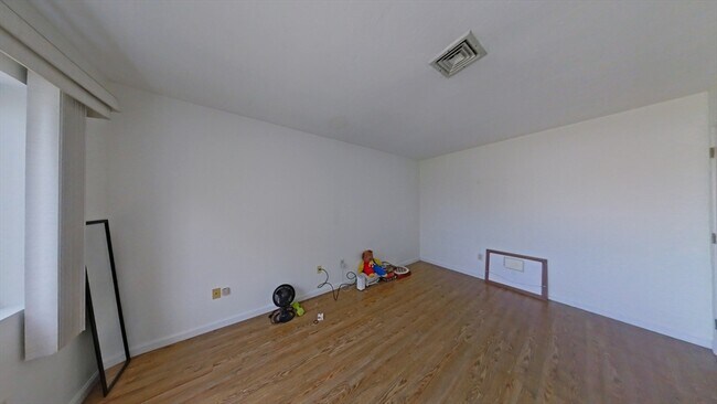 Building Photo - 85 E Squantum St
