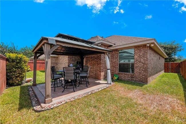 Building Photo - 28 Sycamore Ave