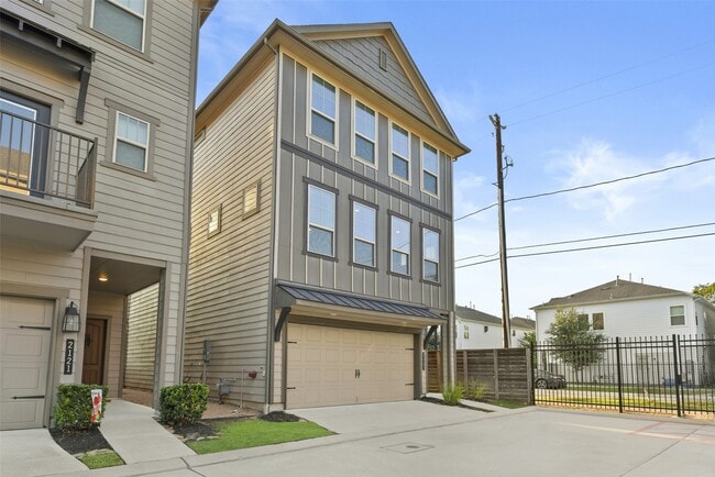 Building Photo - 2123 Sequoia Woods Dr