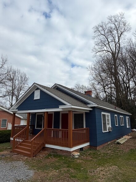 Building Photo - 409 Birch St