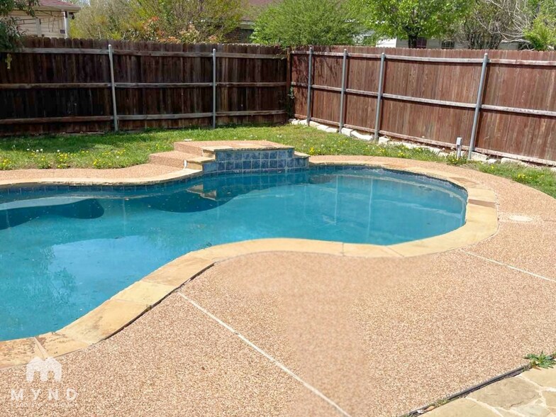 Building Photo - 5208 Rowcrop Dr