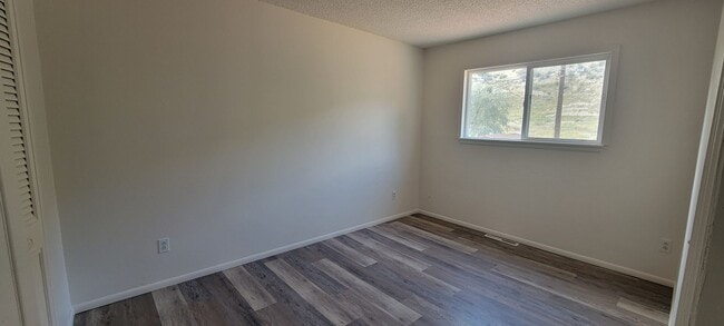 Building Photo - 4 Bedroom 1.5 Bath