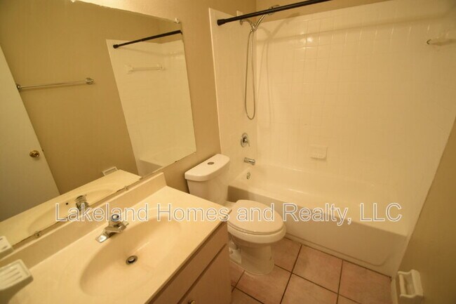 Building Photo - 1204 Honeytree Ln W