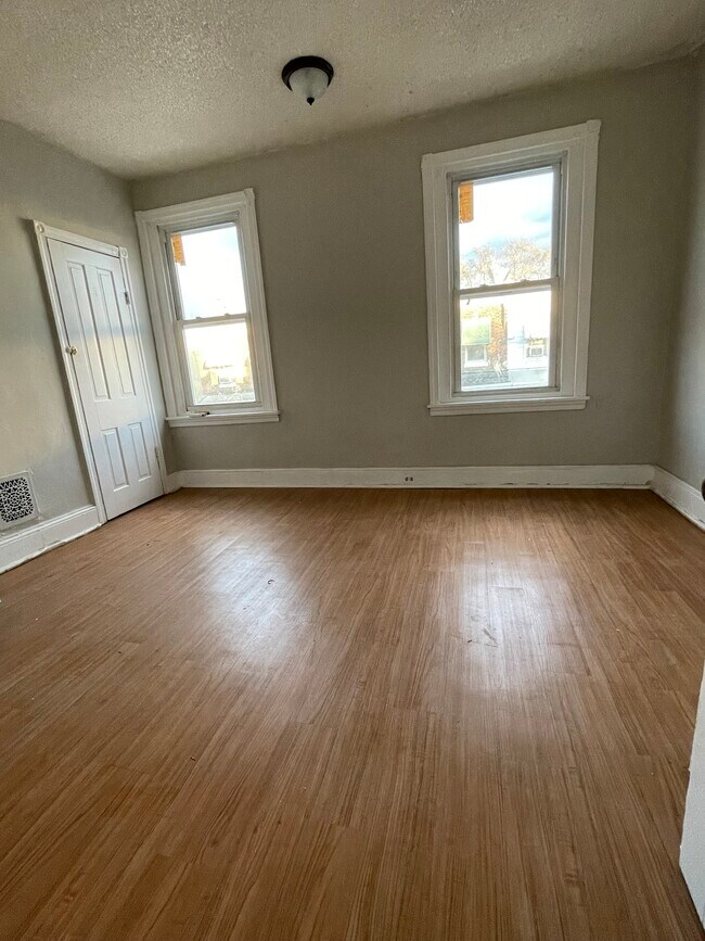 Building Photo - 4530 N Hicks St