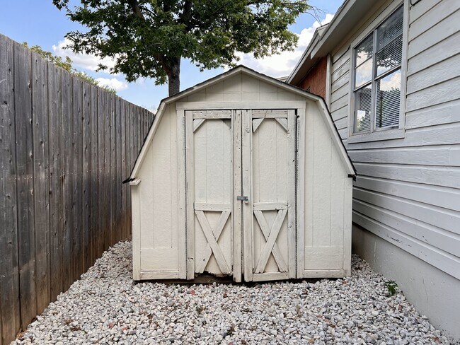 Building Photo - 5638 Curzon Ave