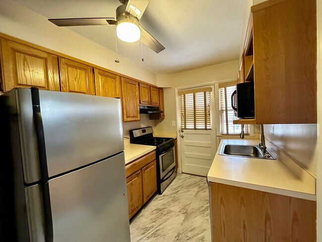 Building Photo - Charming 3 Bedroom/1.5 Bathroom Townhome with In-Unit Laundry in Towson, MD!