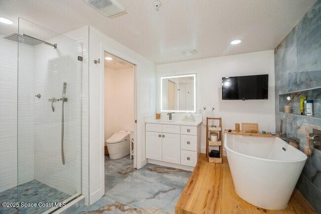 Building Photo - 806 Mystic Dr