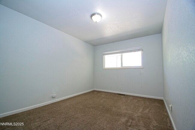 Building Photo - 3103 Lakeside Dr