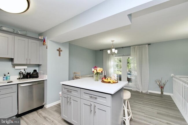 Building Photo - 9885 Burke Pond Ct