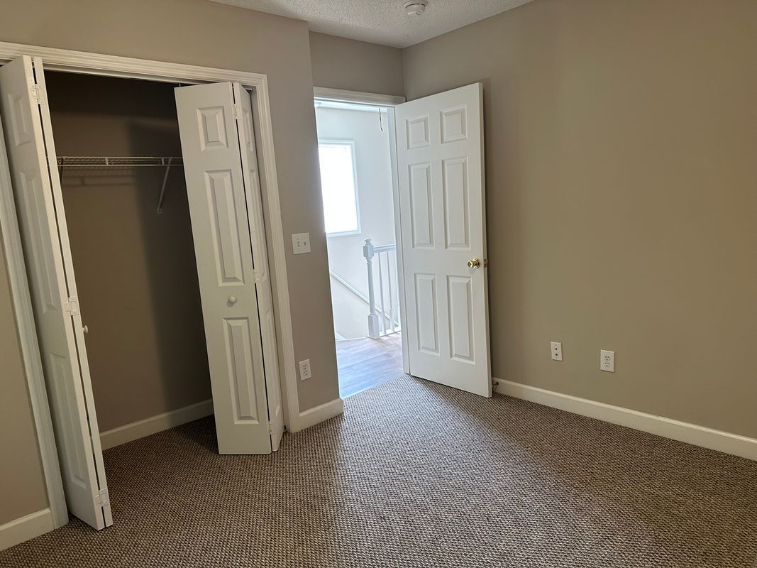 Building Photo - 111B Laura Ln