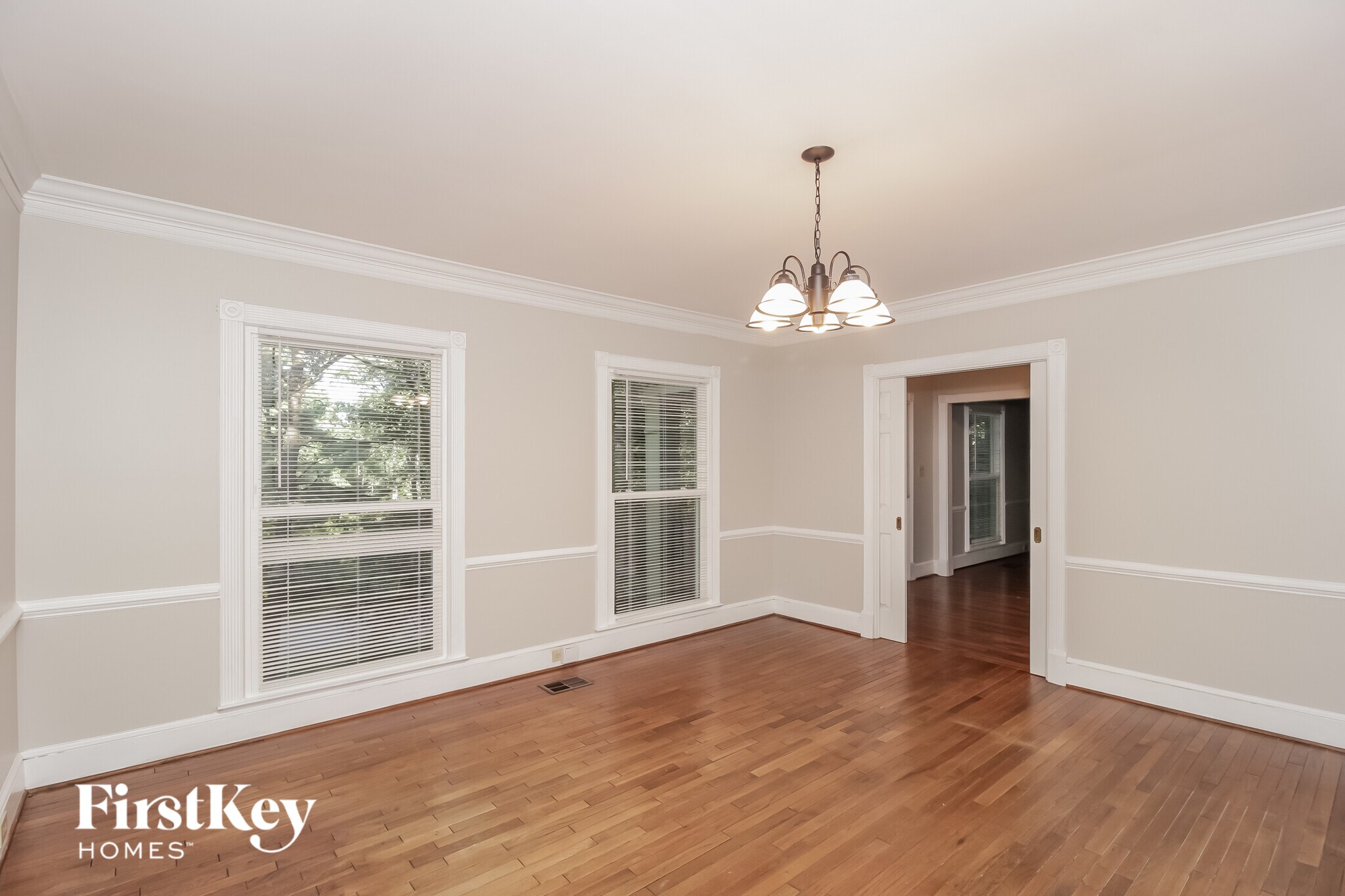 Building Photo - 4927 Castlewood Dr SW
